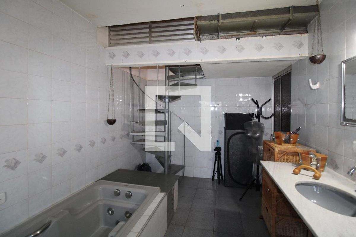 Casa à Venda - Jardim Flamboyant, 3 Quartos,  260 m2 em , Campinas - sp | SoloBR