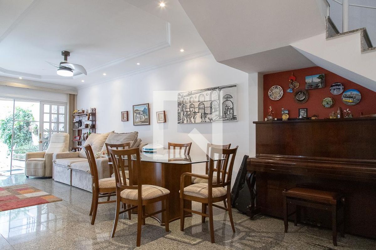 Casa, 4 quartos, 240 m² - Foto 1