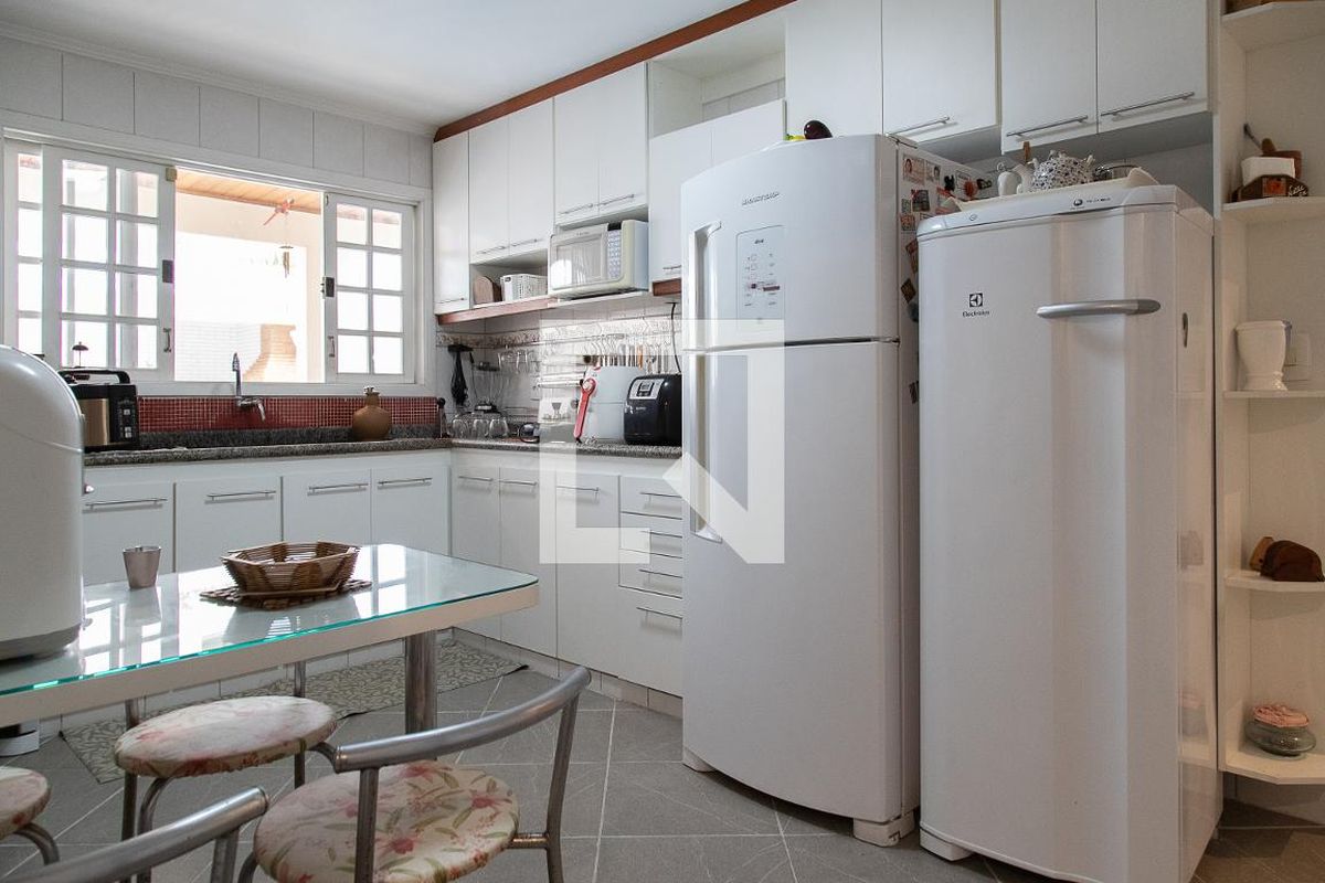 Casa, 4 quartos, 240 m² - Foto 57