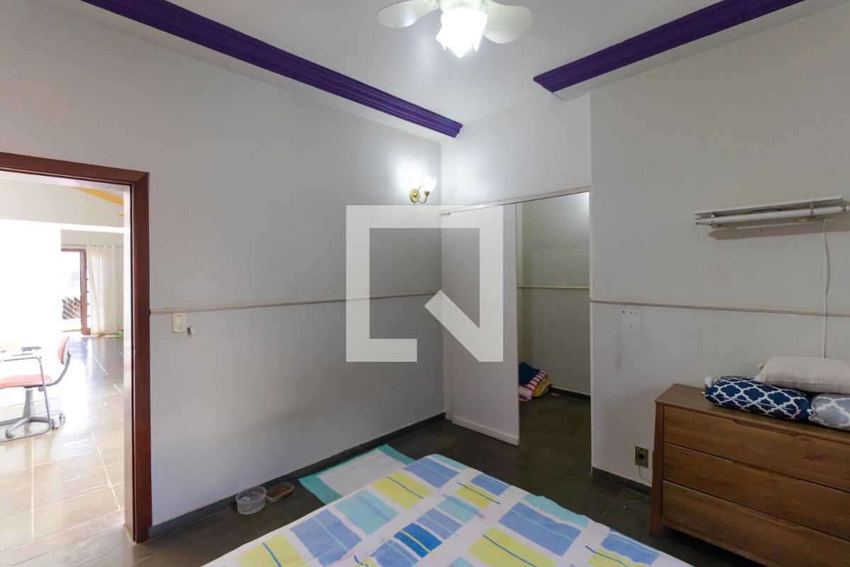 Casa à Venda - Jardim Flamboyant, 4 Quartos,  358 m2 em , Campinas - sp | SoloBR