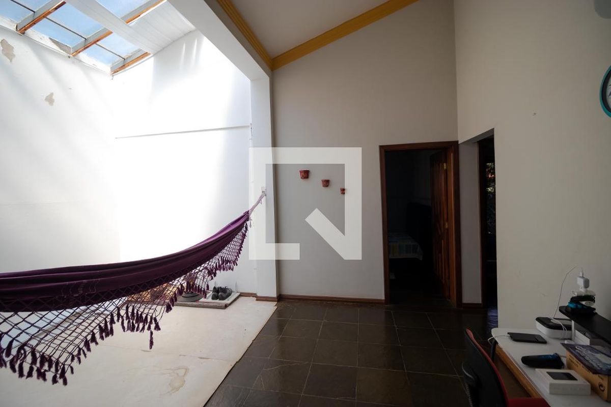 Casa à Venda - Jardim Flamboyant, 4 Quartos,  358 m2 em , Campinas - sp | SoloBR