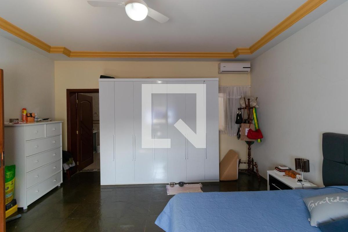 Casa à Venda - Jardim Flamboyant, 4 Quartos,  358 m2 em , Campinas - sp | SoloBR