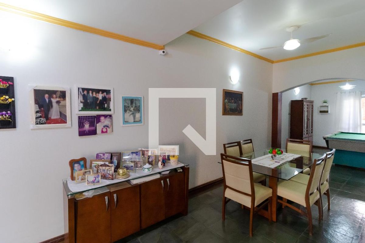 Casa à Venda - Jardim Flamboyant, 4 Quartos,  358 m2 em , Campinas - sp | SoloBR