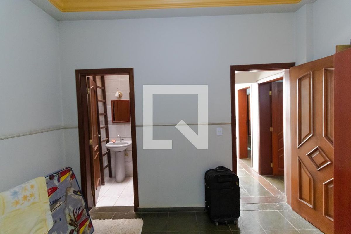 Casa à Venda - Jardim Flamboyant, 4 Quartos,  358 m2 em , Campinas - sp | SoloBR