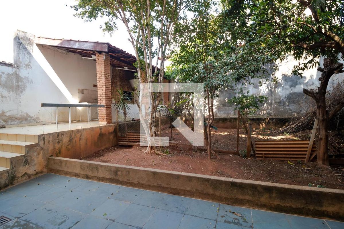 Casa à Venda - Jardim Flamboyant, 4 Quartos,  358 m2 em , Campinas - sp | SoloBR