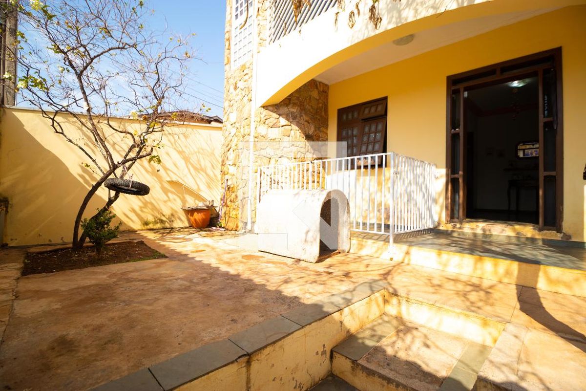 Casa à Venda - Jardim Flamboyant, 4 Quartos,  358 m2 em , Campinas - sp | SoloBR