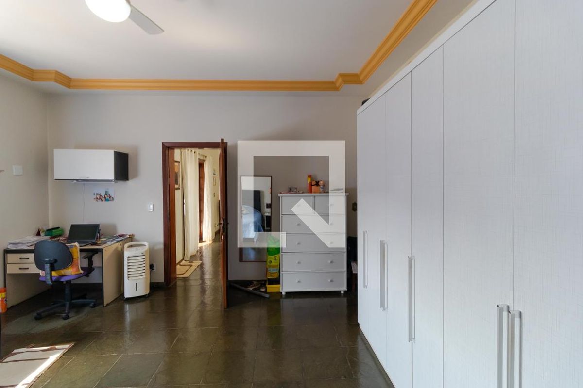 Casa à Venda - Jardim Flamboyant, 4 Quartos,  358 m2 em , Campinas - sp | SoloBR