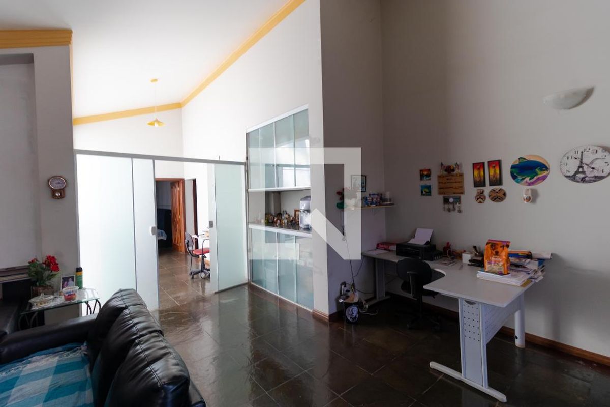 Casa à Venda - Jardim Flamboyant, 4 Quartos,  358 m2 em , Campinas - sp | SoloBR