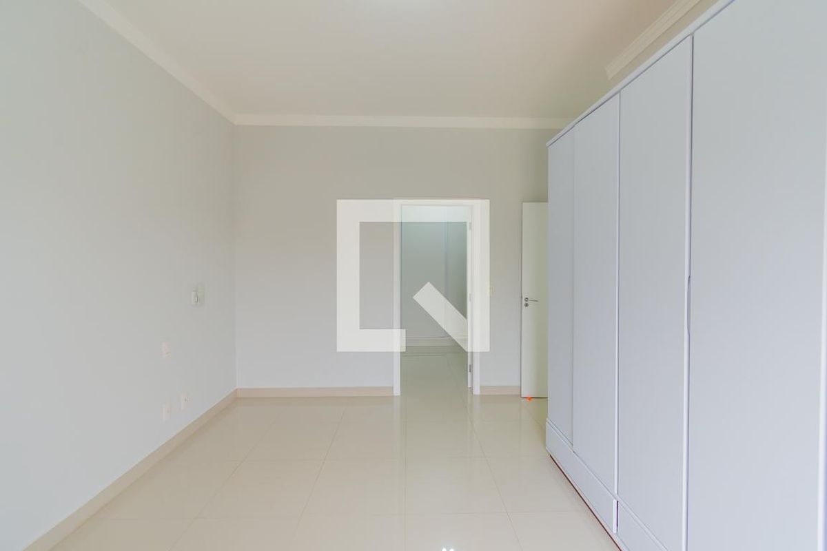 Casa à Venda - Swiss Park, 4 Quartos,  318 m2 em , Campinas - sp | SoloBR