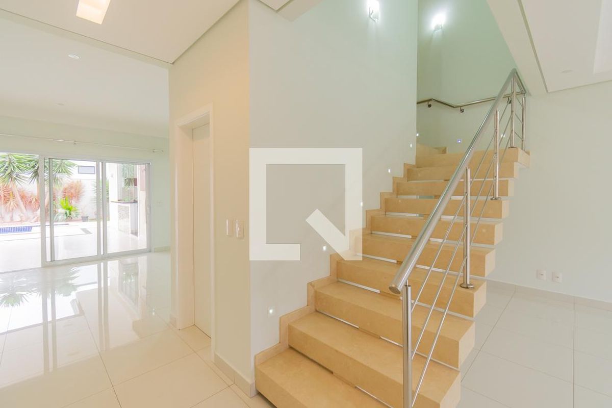 Casa à Venda - Swiss Park, 4 Quartos,  318 m2 em , Campinas - sp | SoloBR
