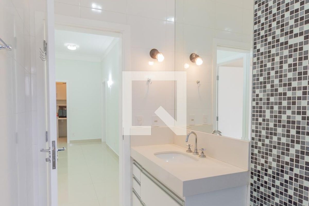 Casa à Venda - Swiss Park, 4 Quartos,  318 m2 em , Campinas - sp | SoloBR