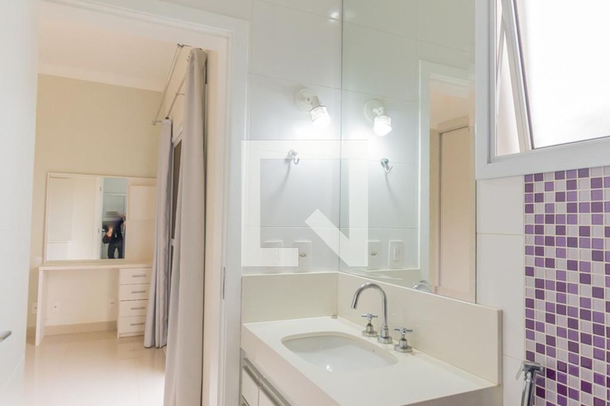 Casa à Venda - Swiss Park, 4 Quartos,  318 m2 em , Campinas - sp | SoloBR