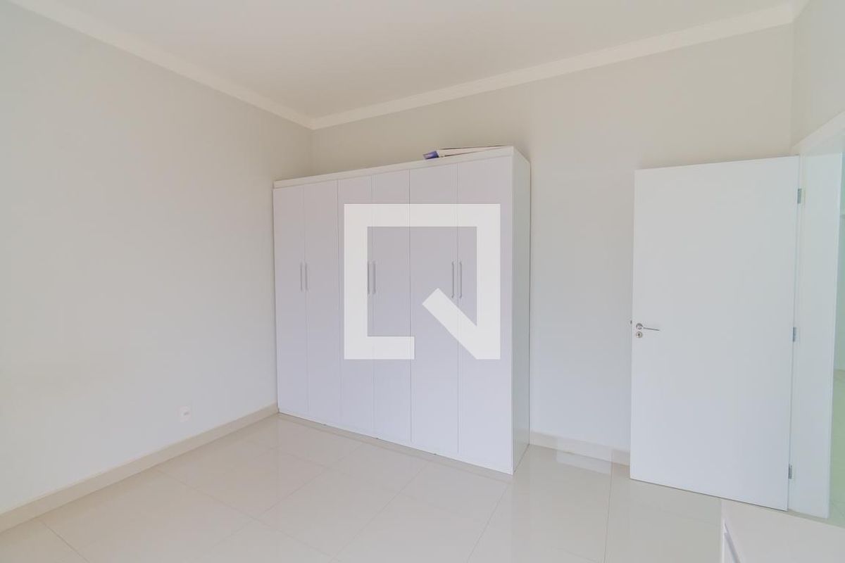Casa à Venda - Swiss Park, 4 Quartos,  318 m2 em , Campinas - sp | SoloBR
