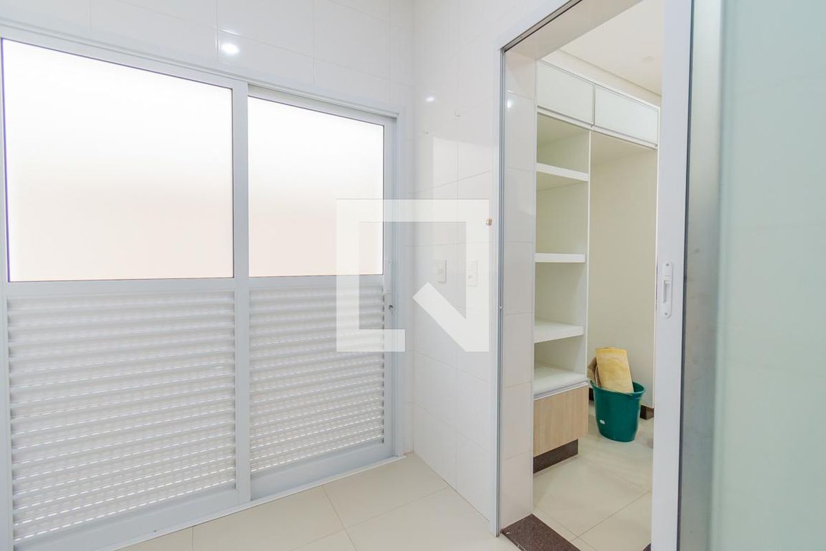 Casa à Venda - Swiss Park, 4 Quartos,  318 m2 em , Campinas - sp | SoloBR