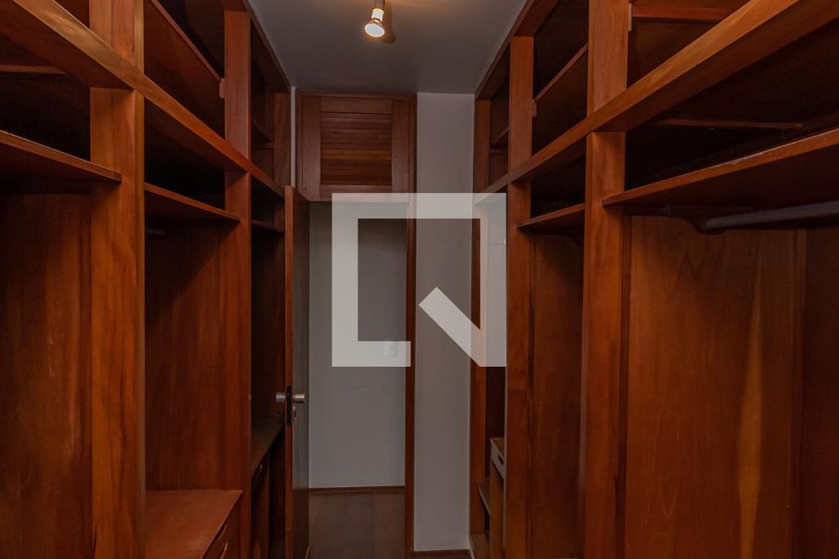 Casa à Venda - Mansões Santo Antônio, 3 Quartos,  250 m2 em , Campinas - sp | SoloBR