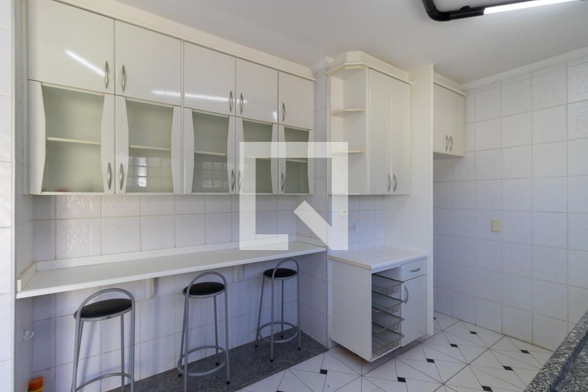 Casa à Venda - Jardim Flamboyant, 4 Quartos,  250 m2 em , Campinas - sp | SoloBR