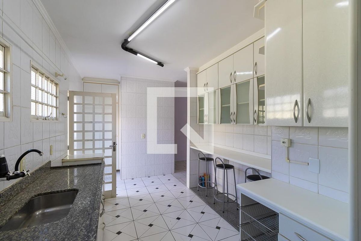 Casa à Venda - Jardim Flamboyant, 4 Quartos,  250 m2 em , Campinas - sp | SoloBR
