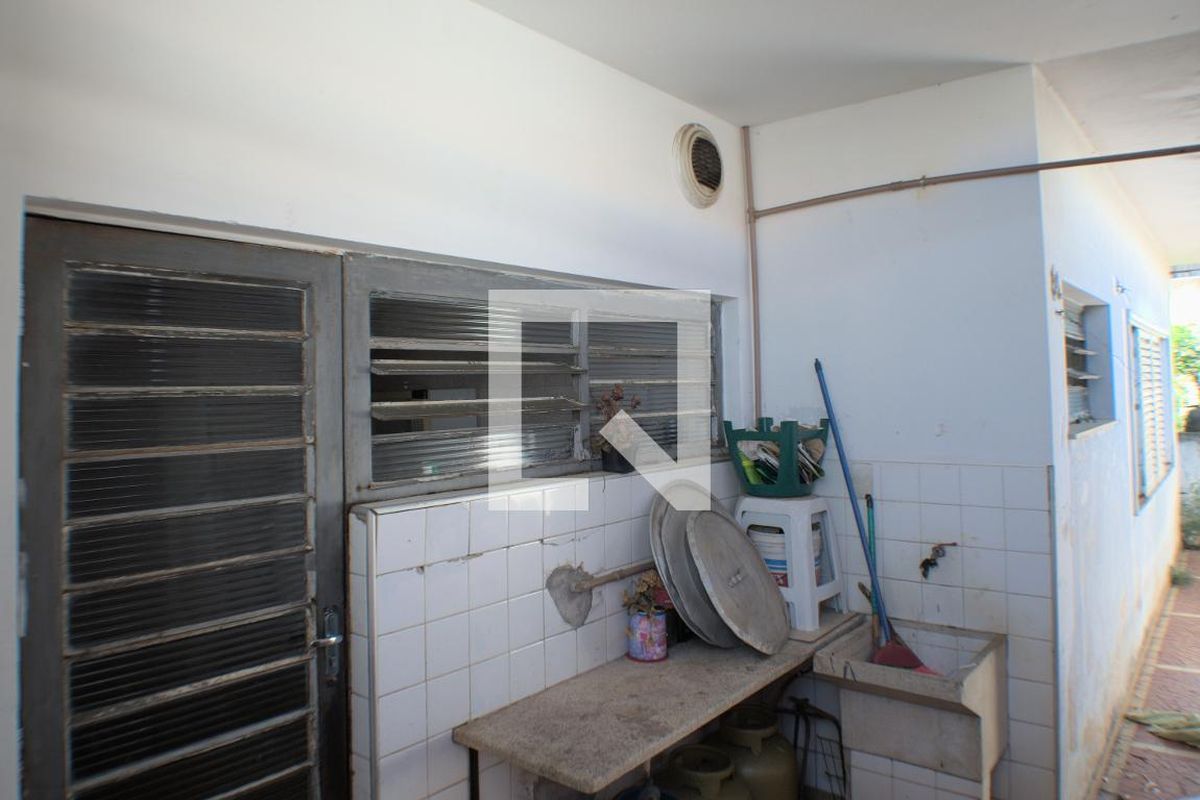 Casa à Venda - Taquaral, 3 Quartos,  334 m2 em , Campinas - sp | SoloBR