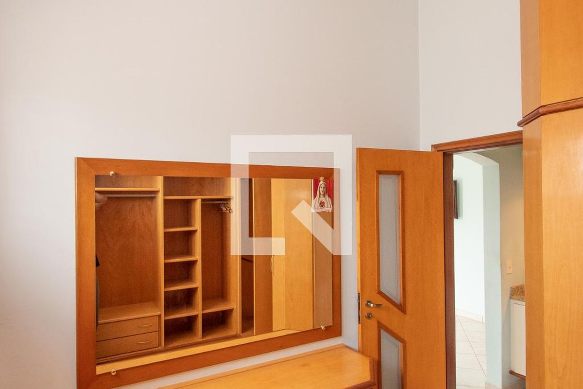 Casa à Venda - Jardim Chapadão, 4 Quartos,  308 m2 em , Campinas - sp | SoloBR