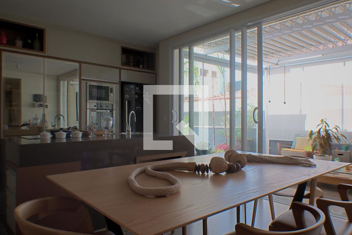 Casa à Venda - Bosque, 2 Quartos,  189 m2 em , Campinas - sp | SoloBR