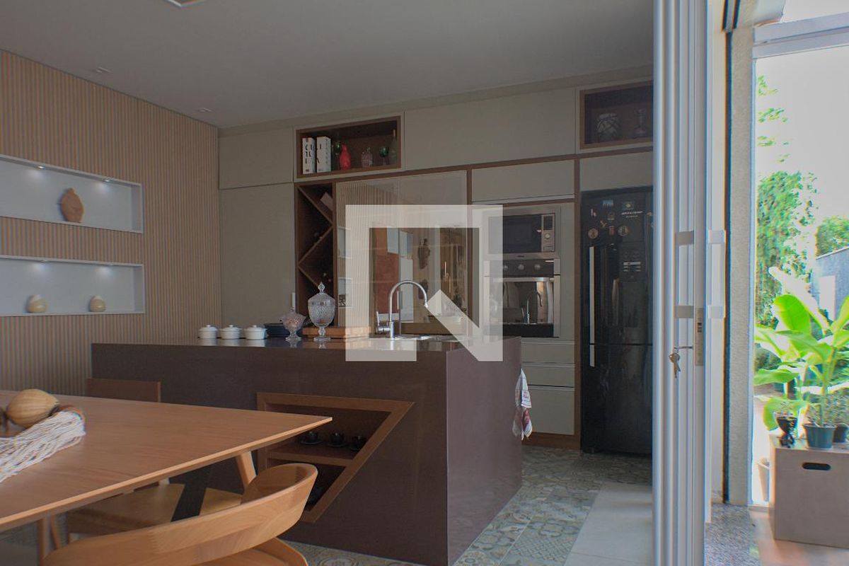 Casa à Venda - Bosque, 2 Quartos,  189 m2 em , Campinas - sp | SoloBR