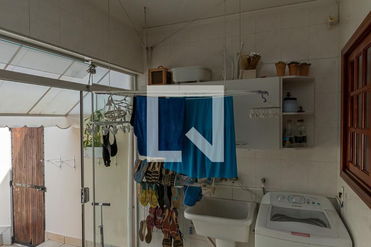 Casa à Venda - Nova Campinas, 4 Quartos,  300 m2 em , Campinas - sp | SoloBR