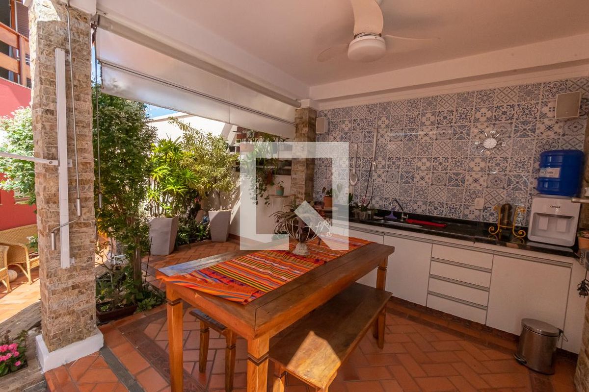 Casa à Venda - Nova Campinas, 4 Quartos,  300 m2 em , Campinas - sp | SoloBR