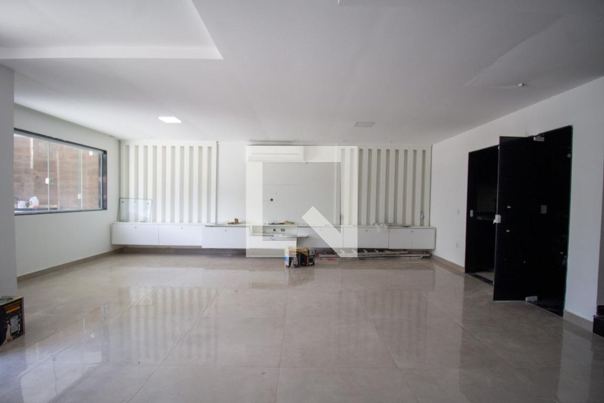 Casa, 6 quartos, 240 m² - Foto 2