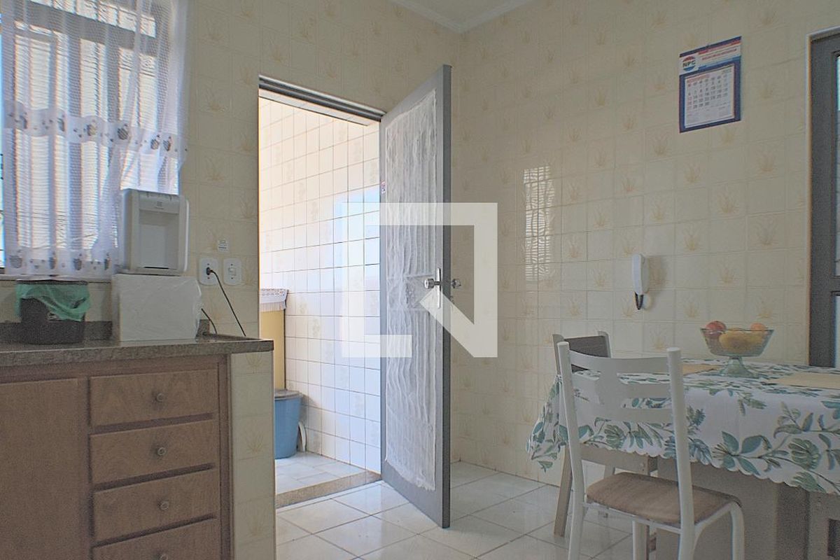 Casa à Venda - Guanabara, 6 Quartos,  260 m2 em , Campinas - sp | SoloBR