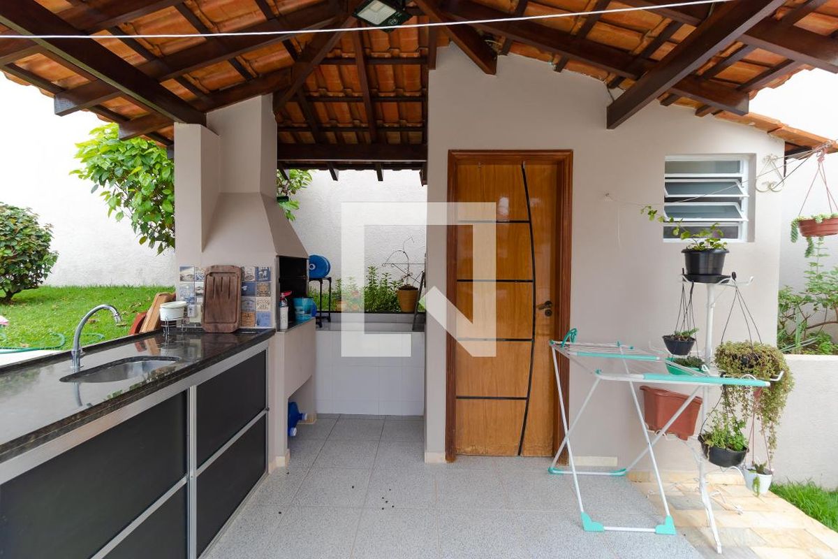 Casa à Venda - Jardim Planalto, 3 Quartos,  180 m2 em , Campinas - sp | SoloBR