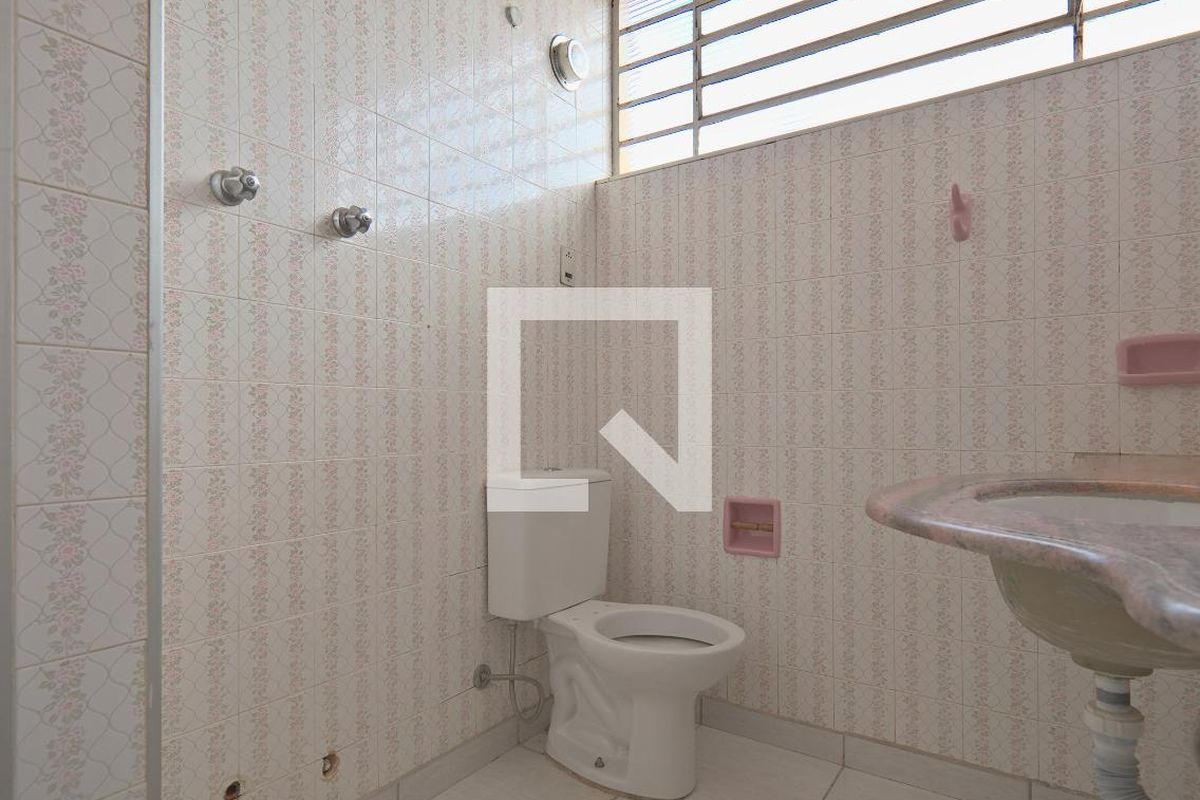 Casa à Venda - Bosque, 6 Quartos,  260 m2 em , Campinas - sp | SoloBR