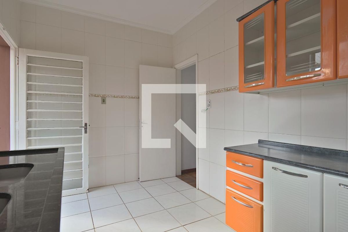 Casa à Venda - Bosque, 6 Quartos,  260 m2 em , Campinas - sp | SoloBR