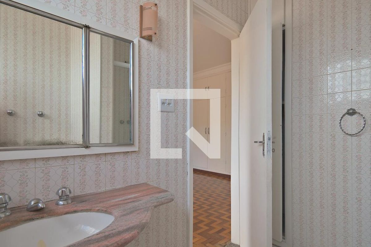 Casa à Venda - Bosque, 6 Quartos,  260 m2 em , Campinas - sp | SoloBR