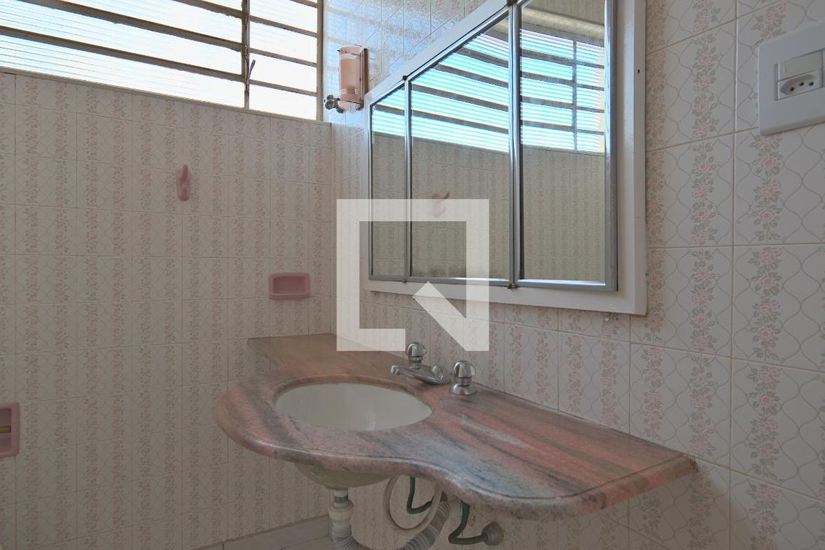 Casa à Venda - Bosque, 6 Quartos,  260 m2 em , Campinas - sp | SoloBR