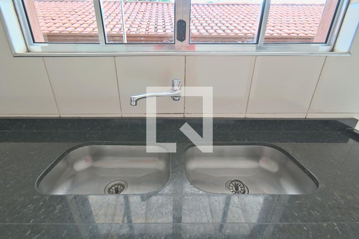 Casa à Venda - Bosque, 6 Quartos,  260 m2 em , Campinas - sp | SoloBR