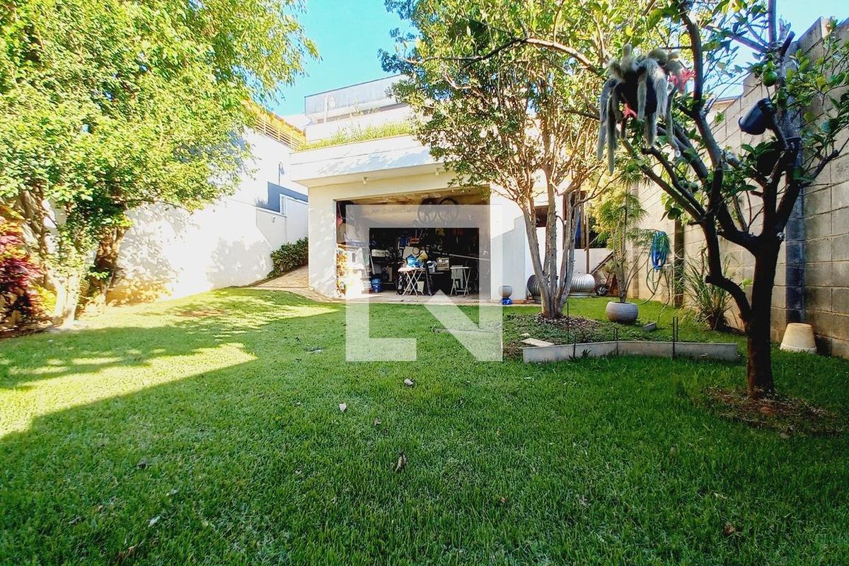 Casa à Venda - Swiss Park, 3 Quartos,  350 m2 em , Campinas - sp | SoloBR