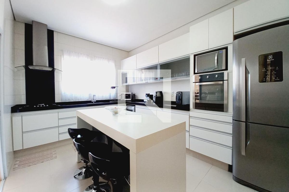 Casa à Venda - Swiss Park, 3 Quartos,  350 m2 em , Campinas - sp | SoloBR