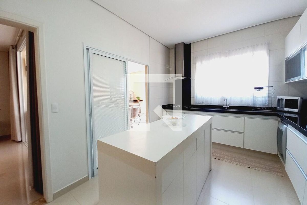 Casa à Venda - Swiss Park, 3 Quartos,  350 m2 em , Campinas - sp | SoloBR