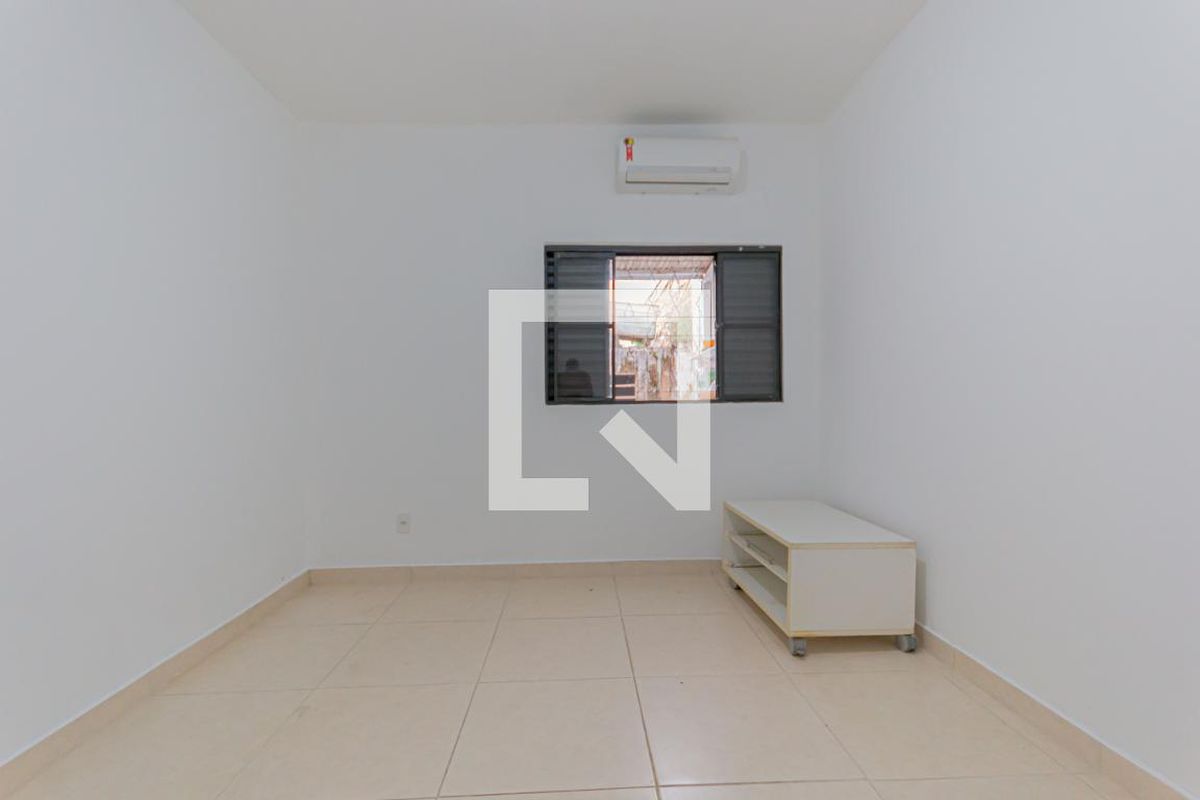 Casa à Venda - Jardim Flamboyant, 2 Quartos,  90 m2 em , Campinas - sp | SoloBR