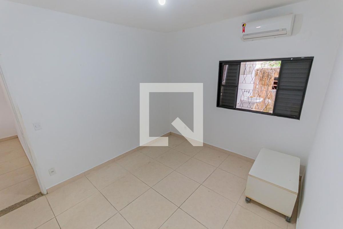 Casa à Venda - Jardim Flamboyant, 2 Quartos,  90 m2 em , Campinas - sp | SoloBR
