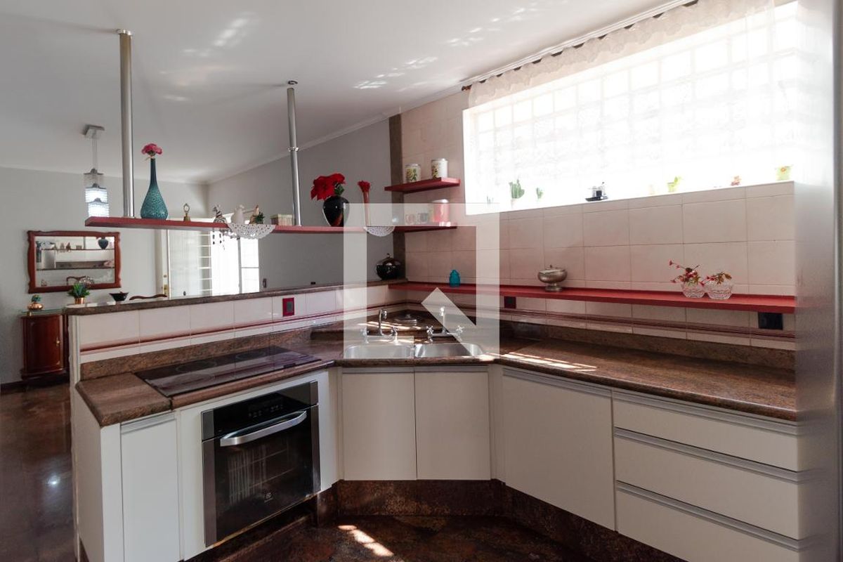 Casa à Venda - Jardim Chapadão, 4 Quartos,  327 m2 em , Campinas - sp | SoloBR