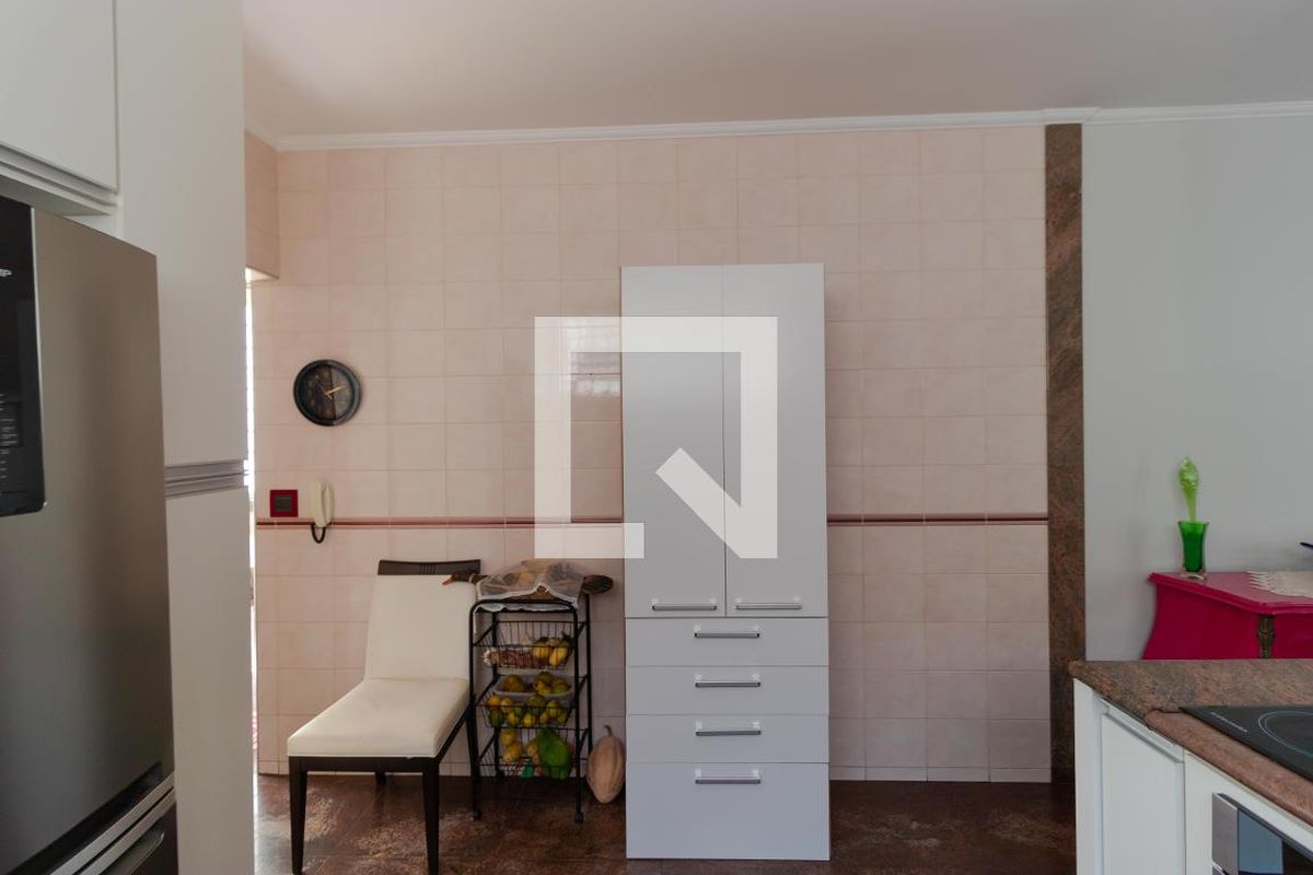 Casa à Venda - Jardim Chapadão, 4 Quartos,  327 m2 em , Campinas - sp | SoloBR