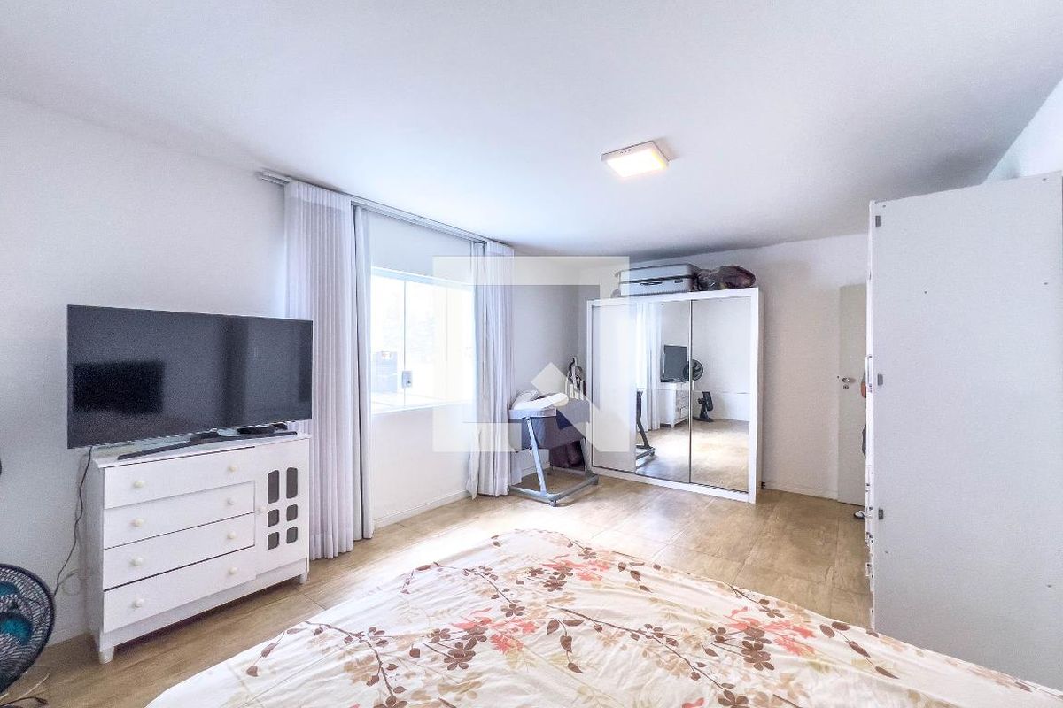 Casa, 4 quartos, 240 m² - Foto 28