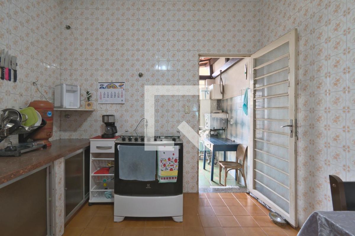 Casa à Venda - Taquaral, 4 Quartos,  220 m2 em , Campinas - sp | SoloBR