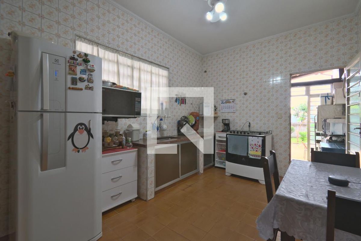 Casa à Venda - Taquaral, 4 Quartos,  220 m2 em , Campinas - sp | SoloBR