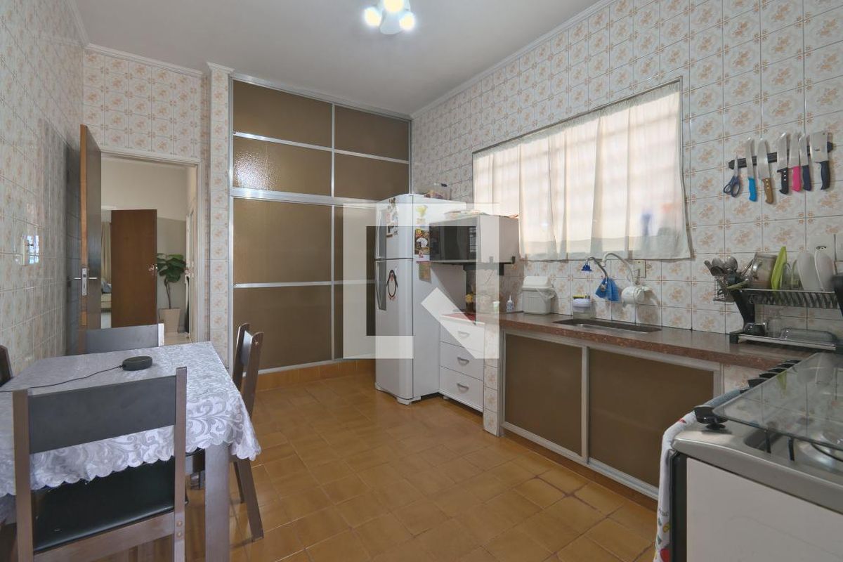 Casa à Venda - Taquaral, 4 Quartos,  220 m2 em , Campinas - sp | SoloBR