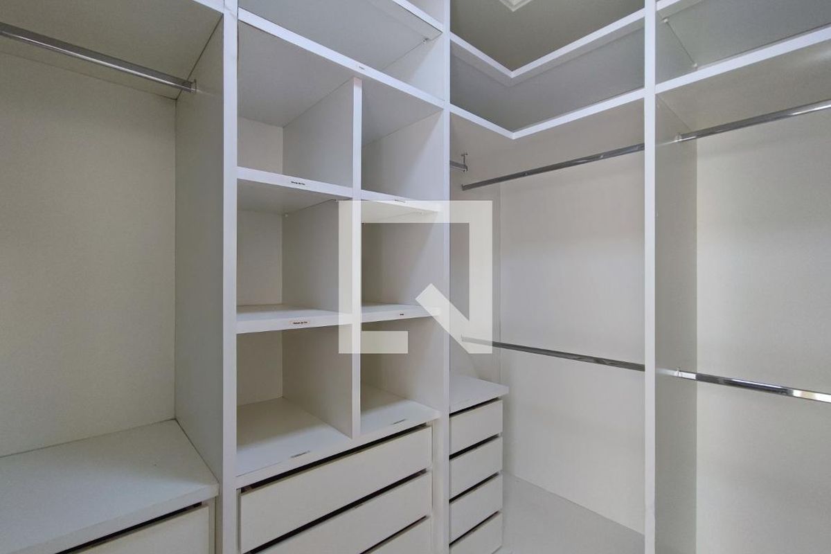 Casa à Venda - Swiss Park, 4 Quartos,  520 m2 em , Campinas - sp | SoloBR