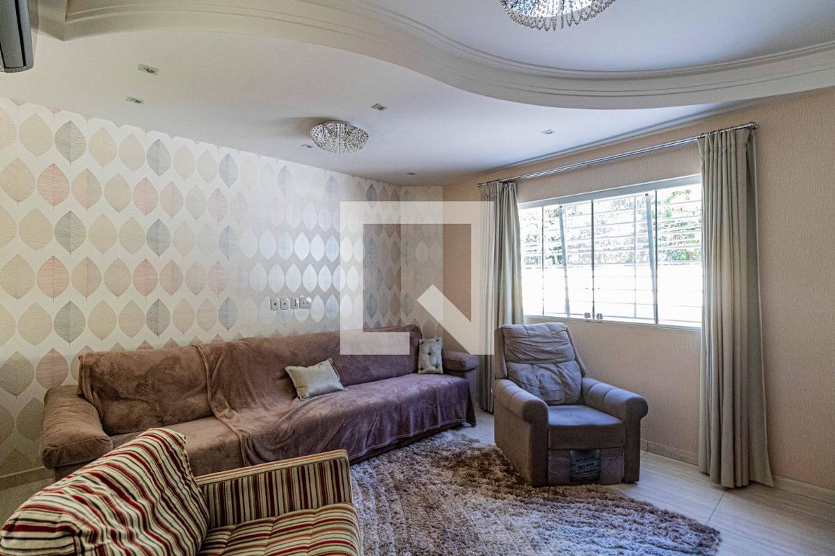 Casa, 3 quartos, 240 m² - Foto 1