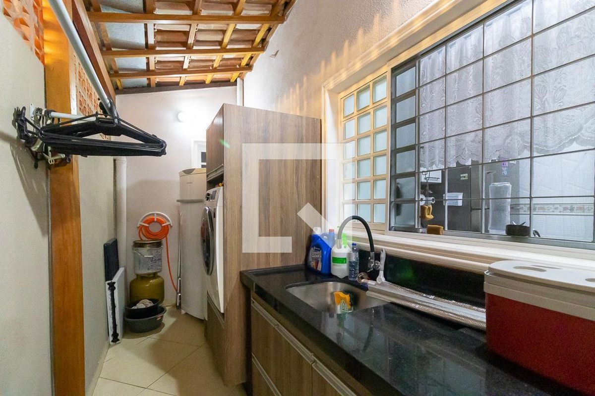 Casa à Venda - Jardim Planalto, 2 Quartos,  180 m2 em , Campinas - sp | SoloBR