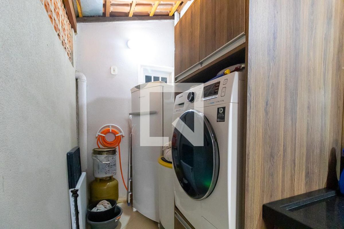 Casa à Venda - Jardim Planalto, 2 Quartos,  180 m2 em , Campinas - sp | SoloBR